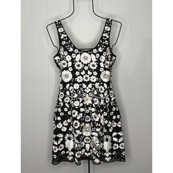 Needle & Thread Sz 2 Beaded Embroidered Black White Floral Prom Dress Homecoming - Picture 1 of 9